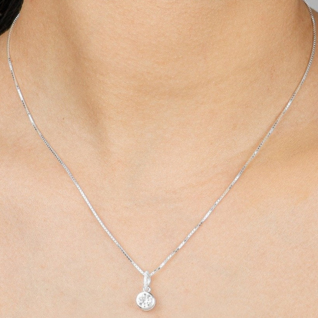 Conjunto de Brinco e Colar Ponto de Luz