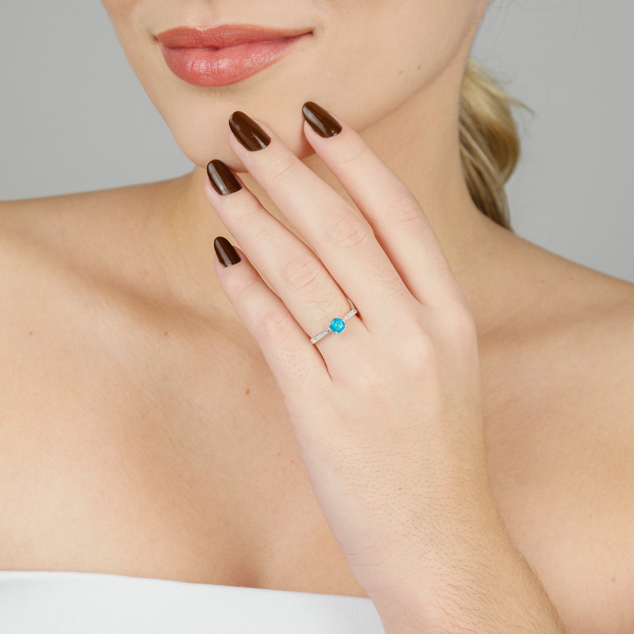 Anel Solitário Cravejado Azul Sofia