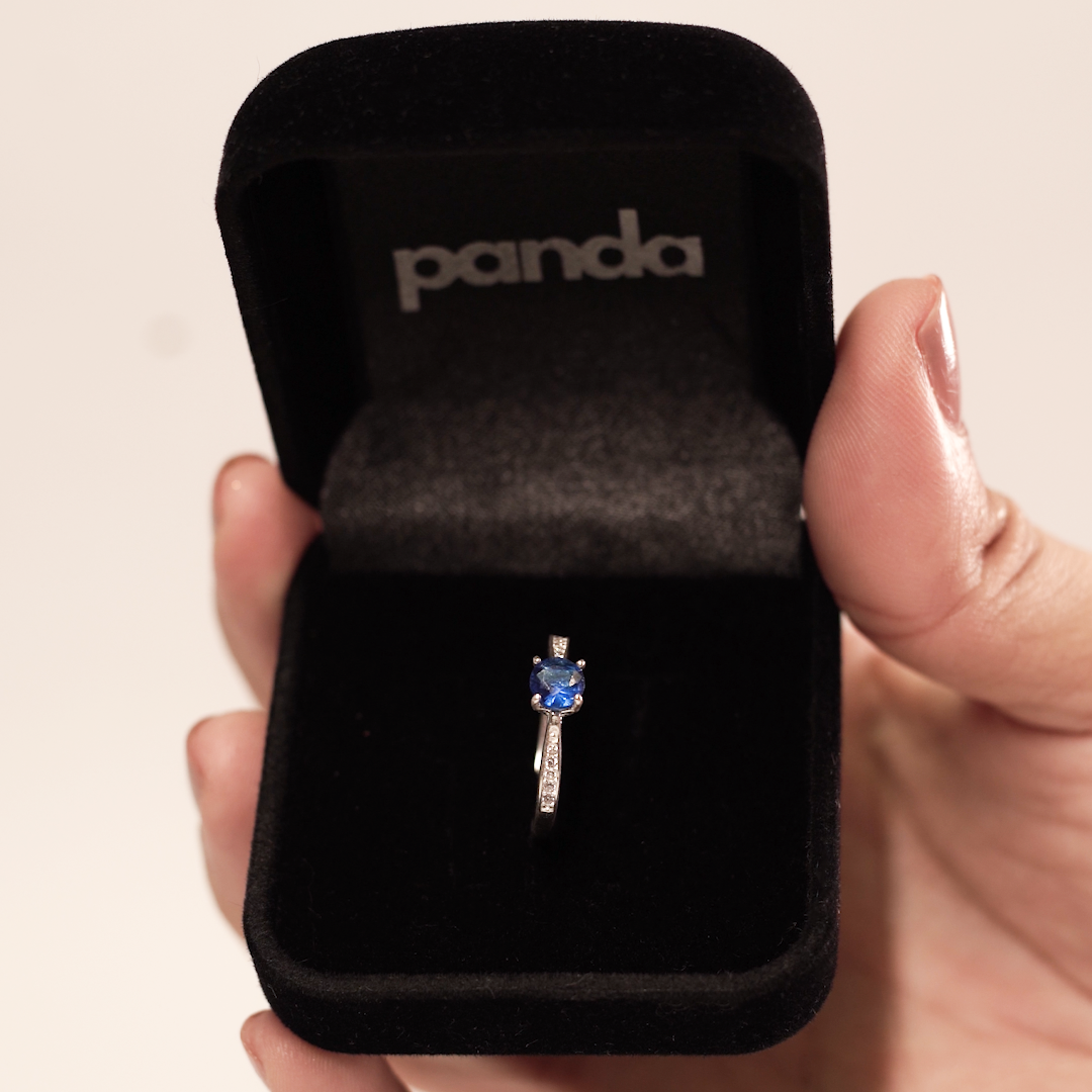 Anel Solitário Cravejado Azul Escuro