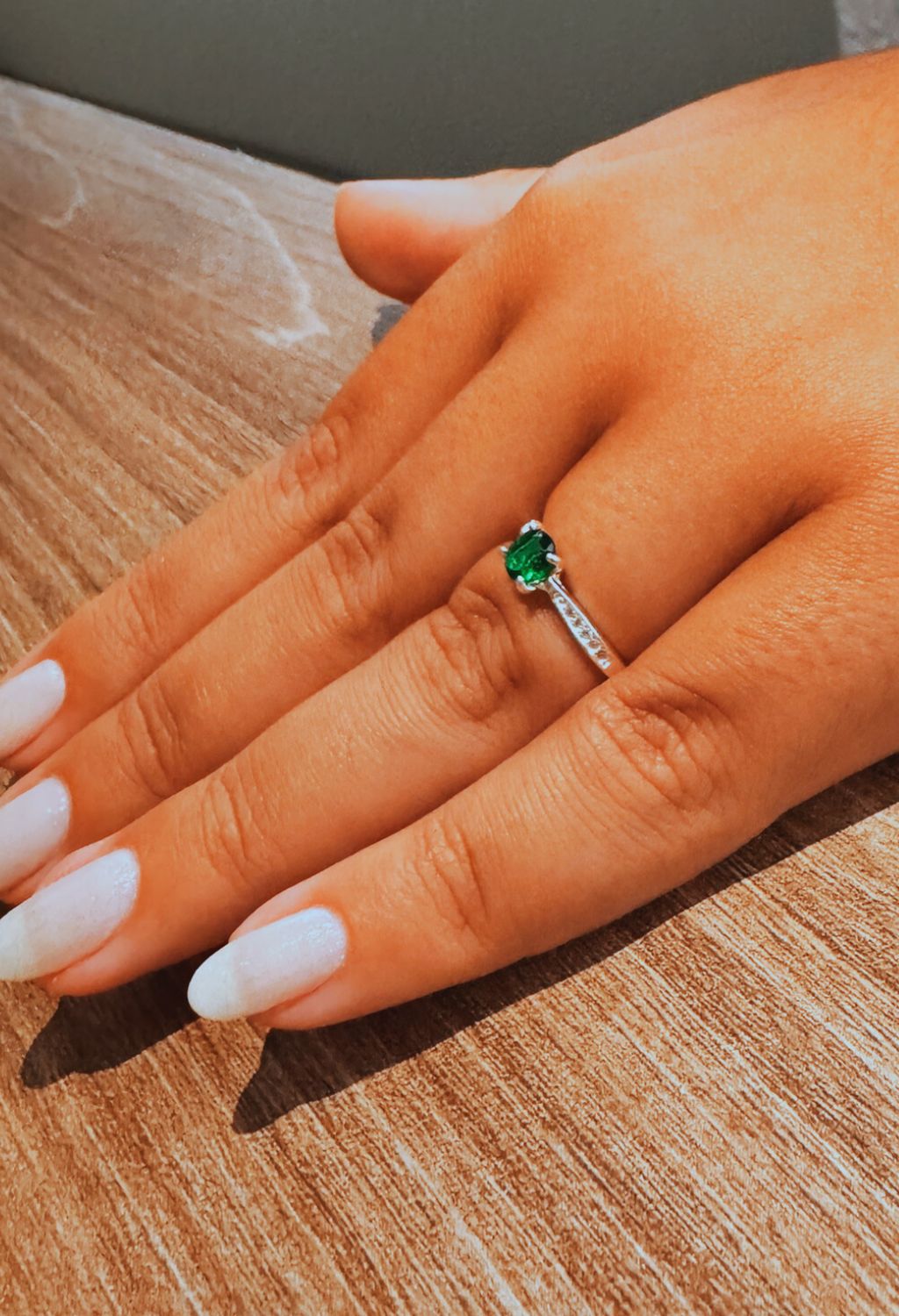 Anel Solitário Cravejado Verde Escuro