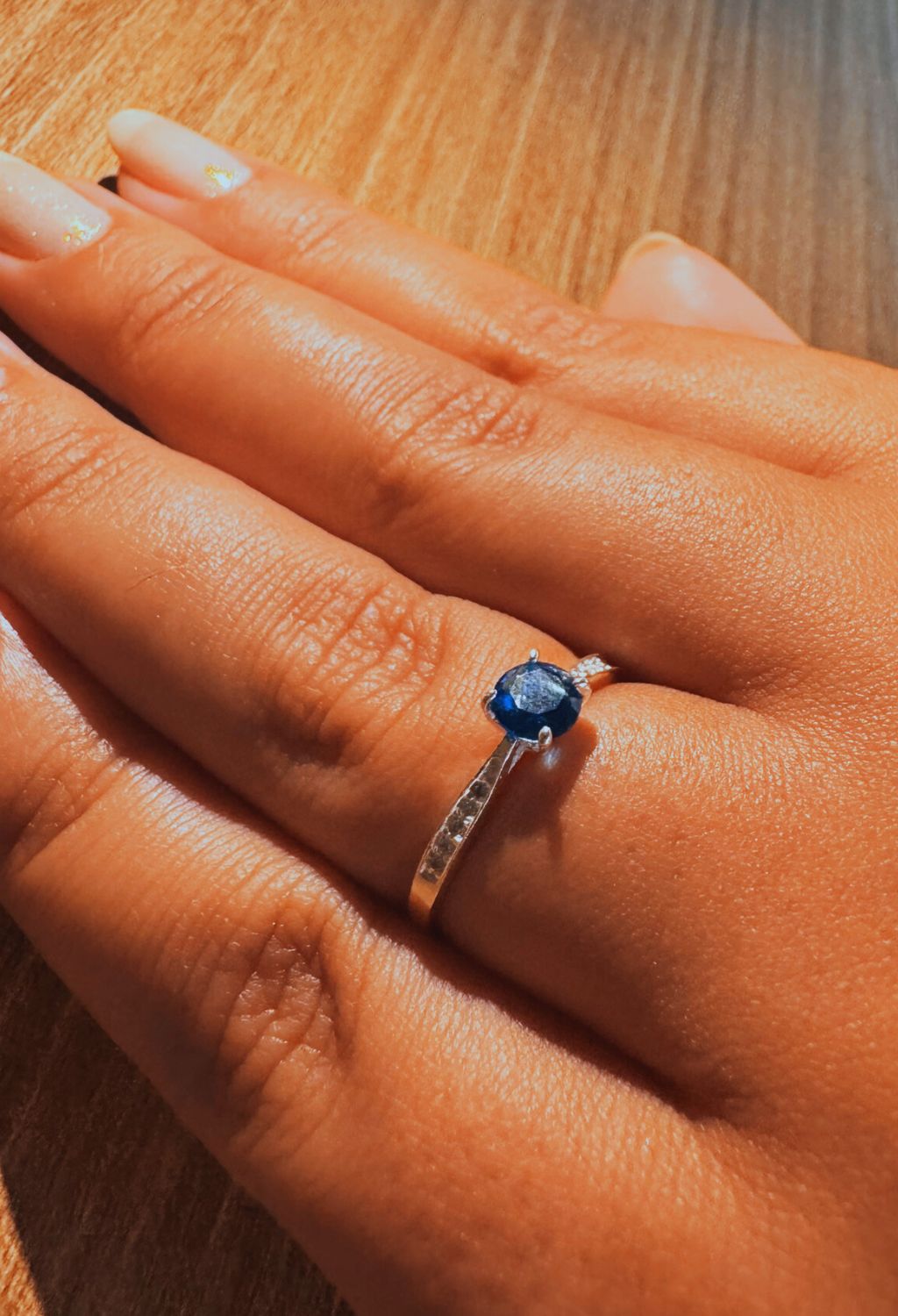 Anel Solitário Cravejado Azul Escuro