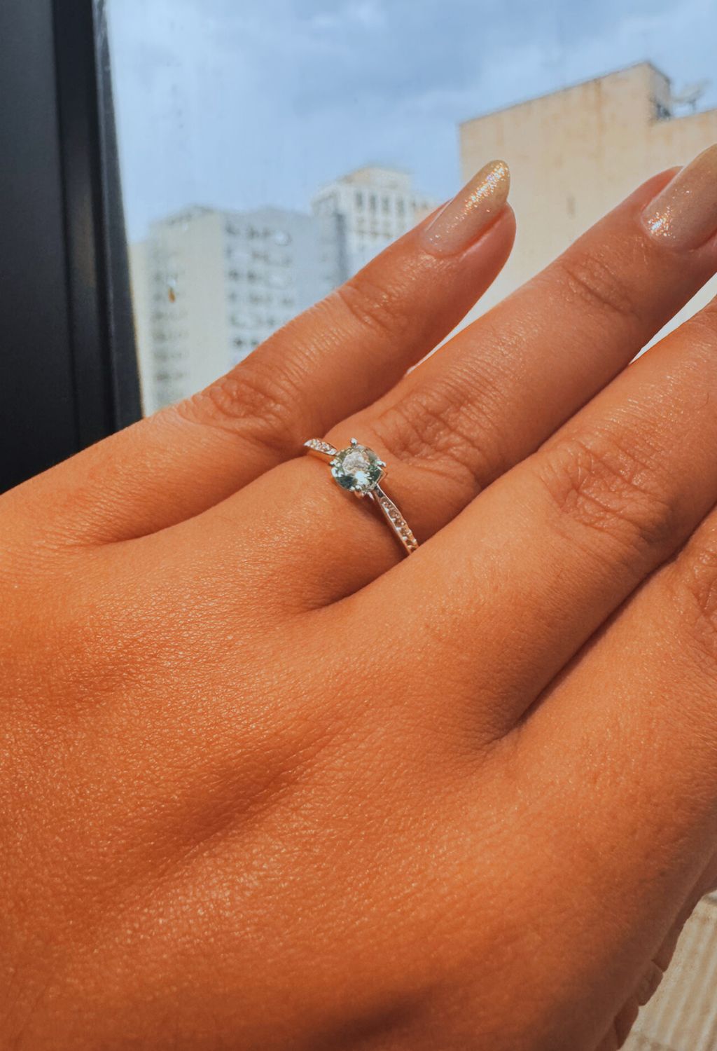 Anel Solitário Cravejado Verde Claro