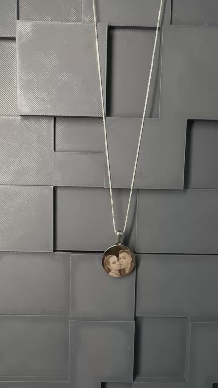 Corrente com fotogravação personalizada