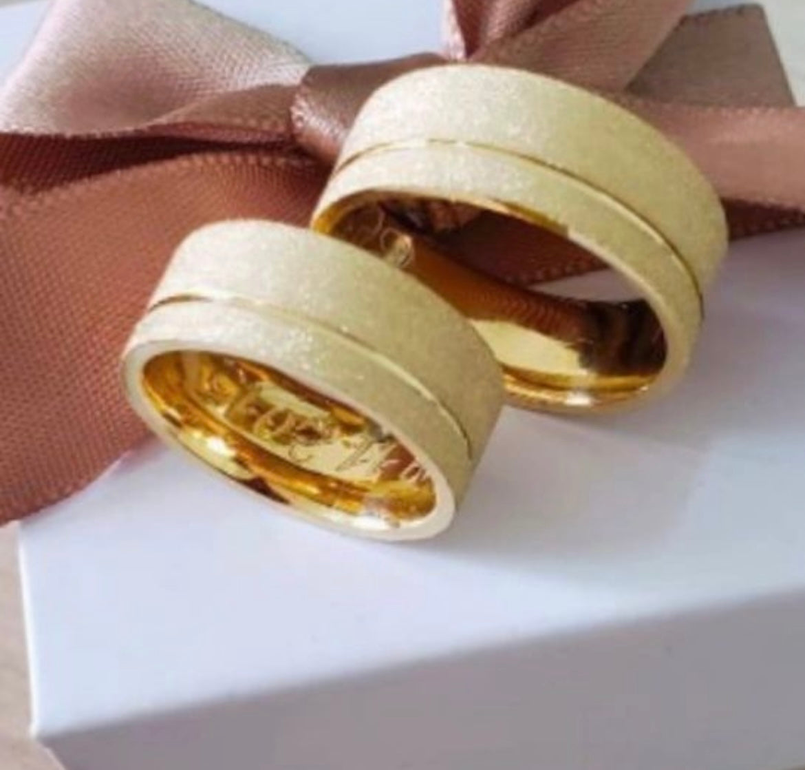 Conjunto Alianças Banhada Ouro 18K 8mm